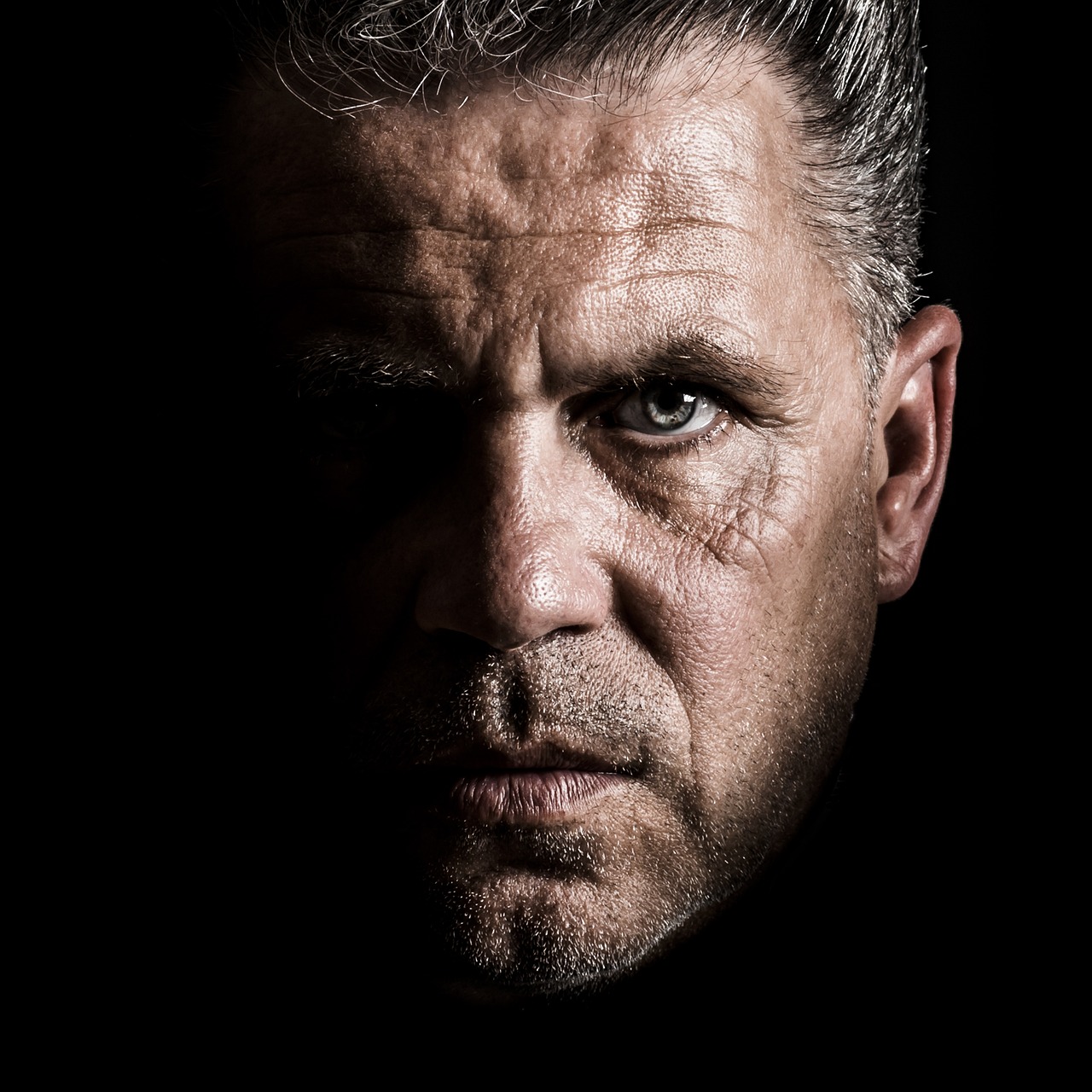 顔のたるみを根本から解決する方法は？