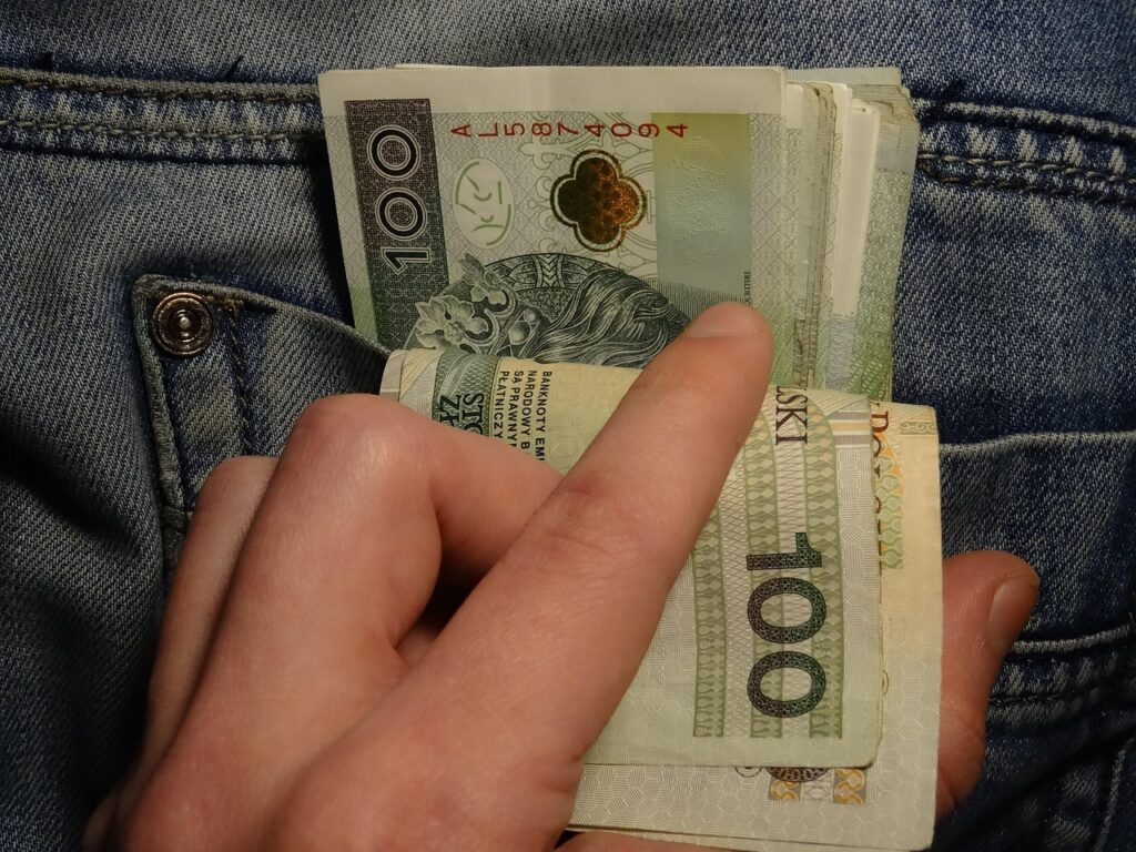 大人ニキビとたるみを医療で治療する費用を節約する方法は？