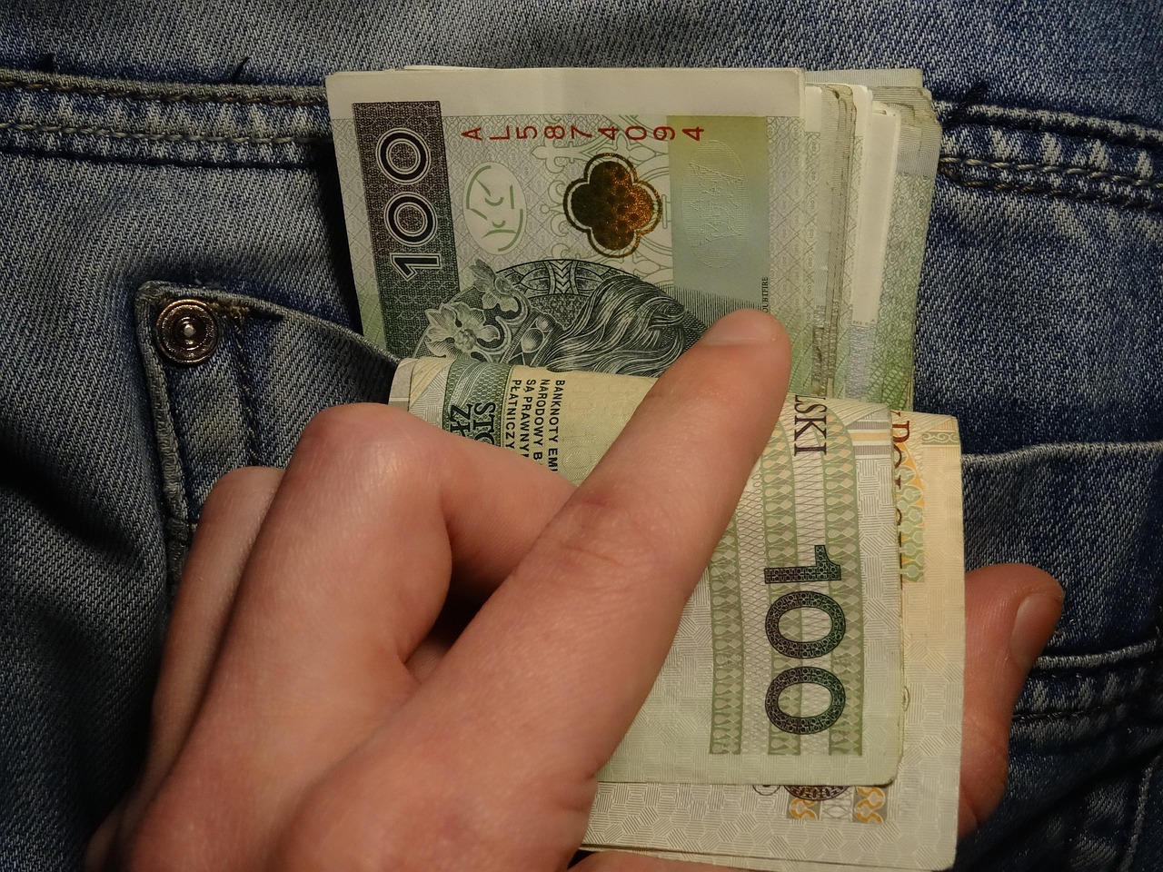 大人ニキビとたるみを医療で治療する費用を節約する方法は？