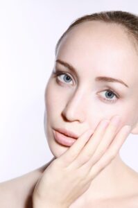 頬のたるみ毛穴に効果的な対策は？